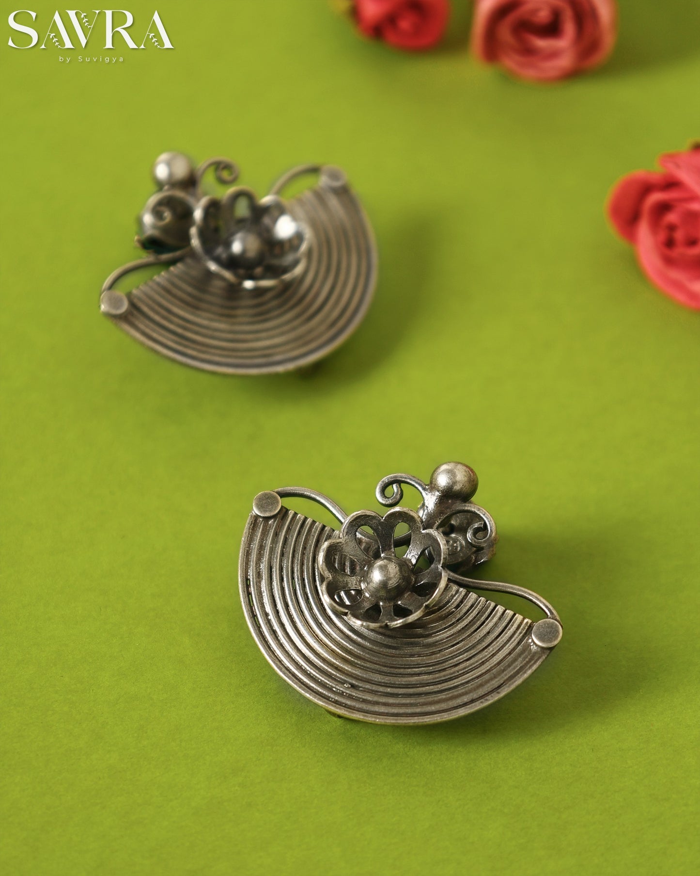 Simple Oxidized Pearl Studs