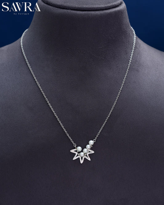 Star Motif Pearl Pendant