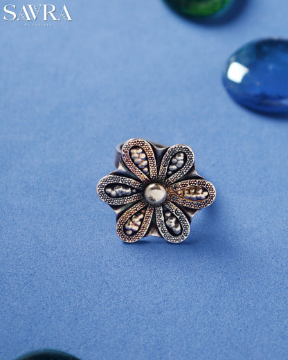 Eesi Petal Ring