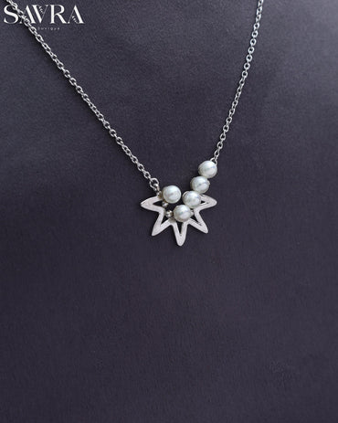 Star Motif Pearl Pendant