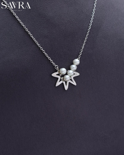 Star Motif Pearl Pendant