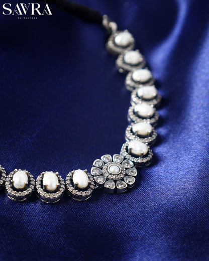 Saroni Pearl Necklace
