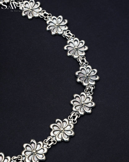 Minimalist Flower Chain Necklace