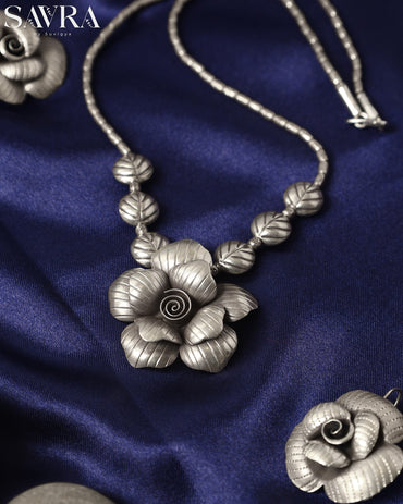 Irya Phool Necklace Set